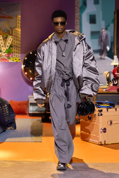 Look 17